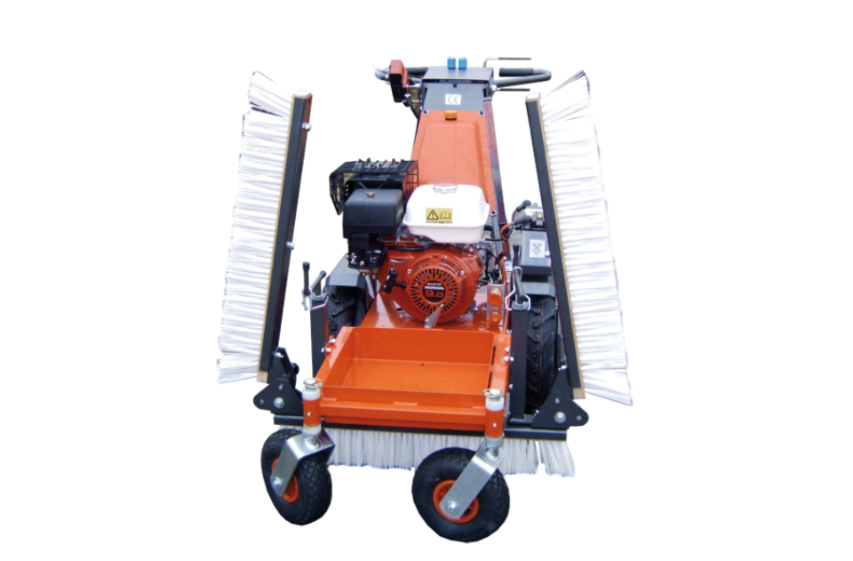 Kunstrasenpflege mit Kersten bei Rosenow's Service