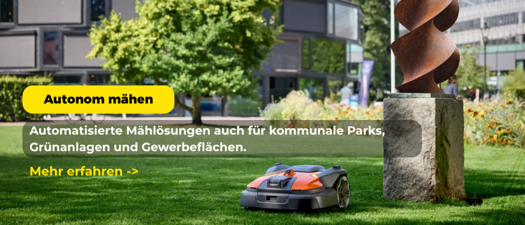 Husqvarna Mähroboter mäht Grünanlage bei Skulptur im Park
