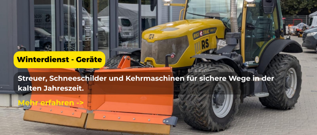 RigiTrac Schlepper mit orangem Schneeschild vor Rosenow's Service