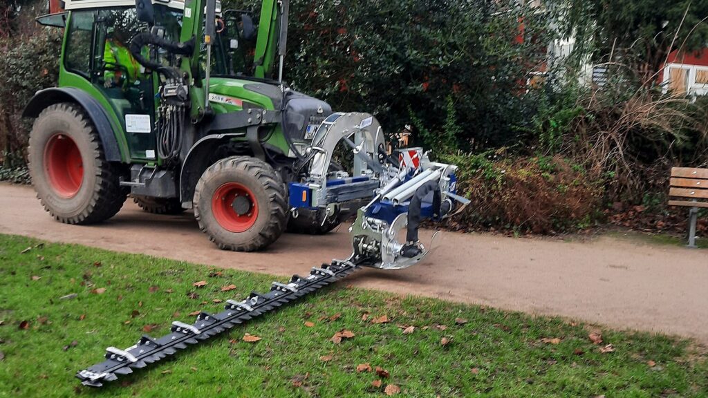 Doppelmesser am Traktor im Einsatz